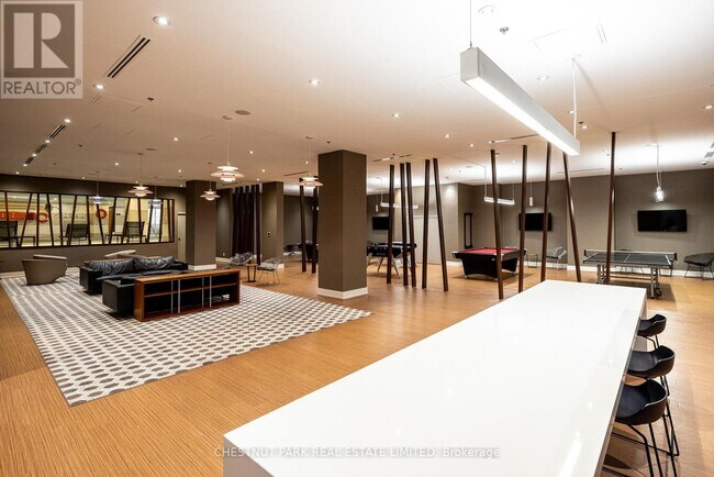 Photo du bâtiment - 111 St Clair Ave W