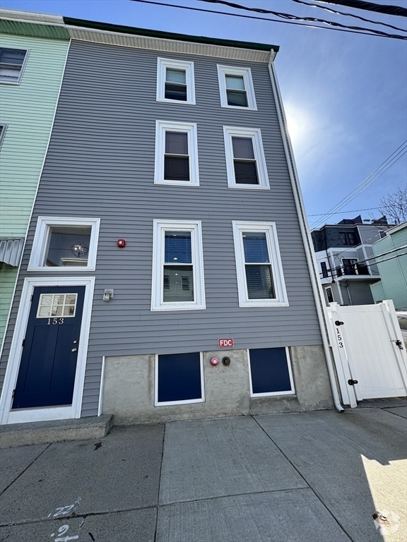 Building Photo - 153 Everett St