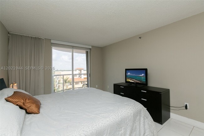Building Photo - 8855 Collins Ave