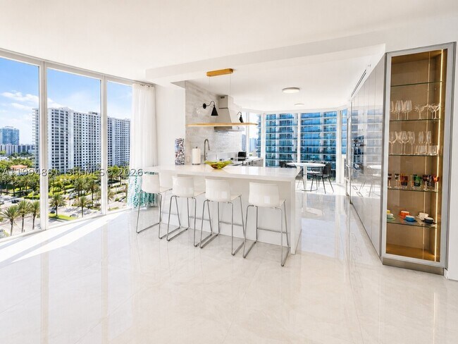 Foto del edificio - 17555 Collins Ave