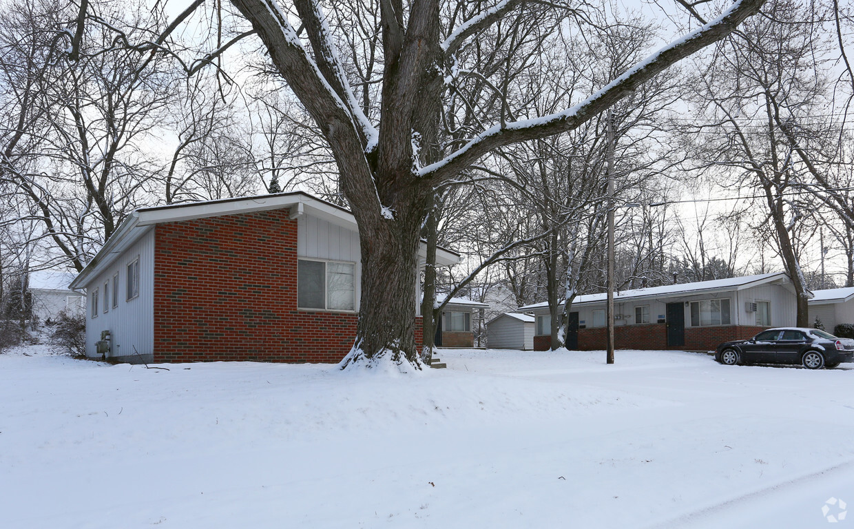 Building Photo - Spring Meadows