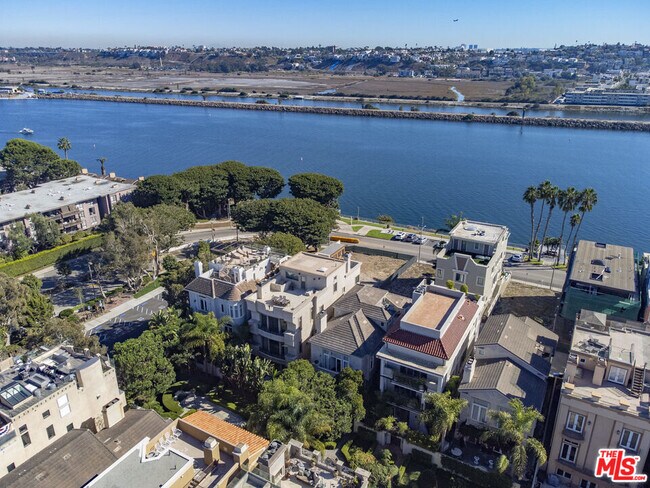 138 Channel Pointe Mall, Marina del Rey, CA 90292 - House for Rent in