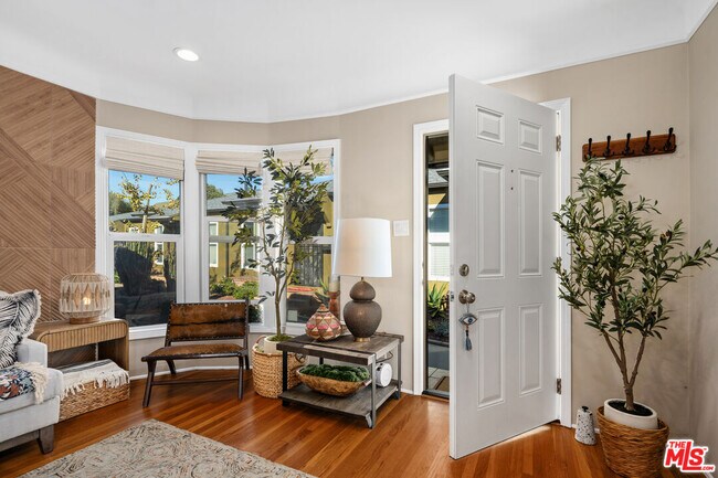 Foto del edificio - 1332 Ocean Park Blvd