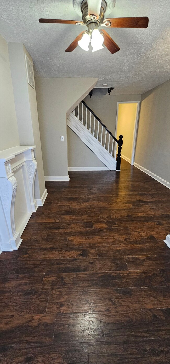 Building Photo - 2013 N Pulaski St