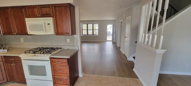Building Photo - Spacious 3 Bedroom 2.5 Bath Townhome for RENT