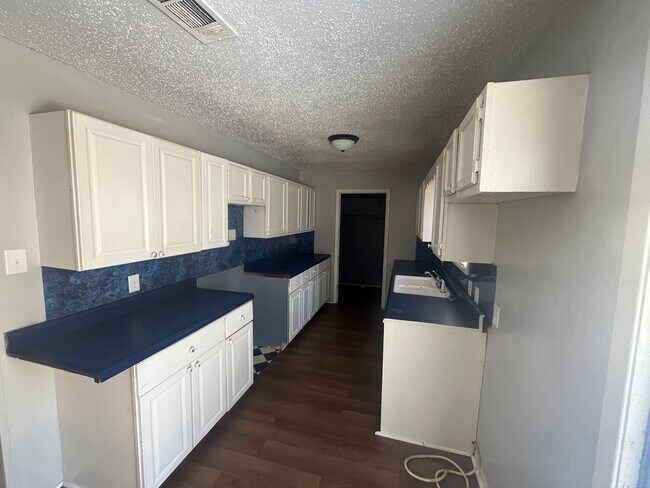 Building Photo - $1,195 - 3 Bedroom 1.5 Bathroom House In Jacksonville