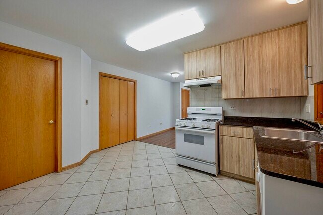 Foto del edificio - 811 S Claremont Ave