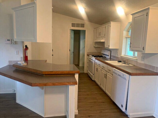 Foto del edificio - 2700 Jay Rd