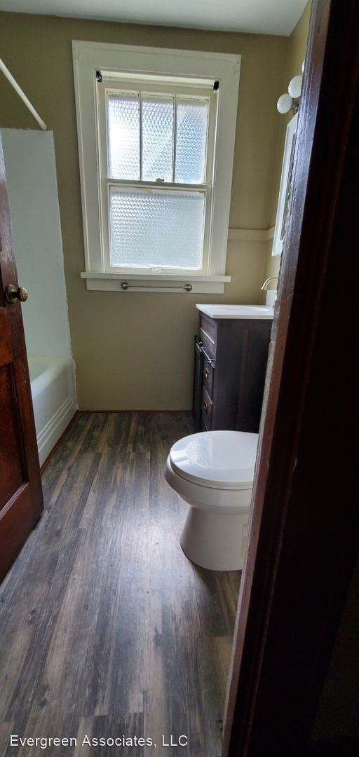 Foto del edificio - 3 br, 1 bath House - 106 West College Ave