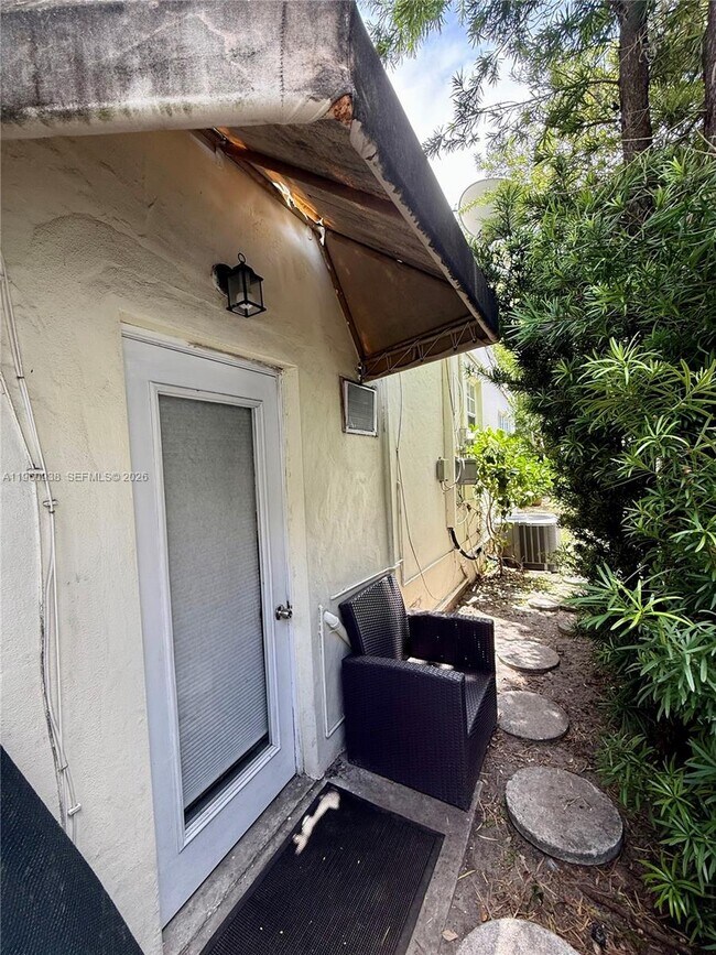 Foto del edificio - 1750 SW 16th St