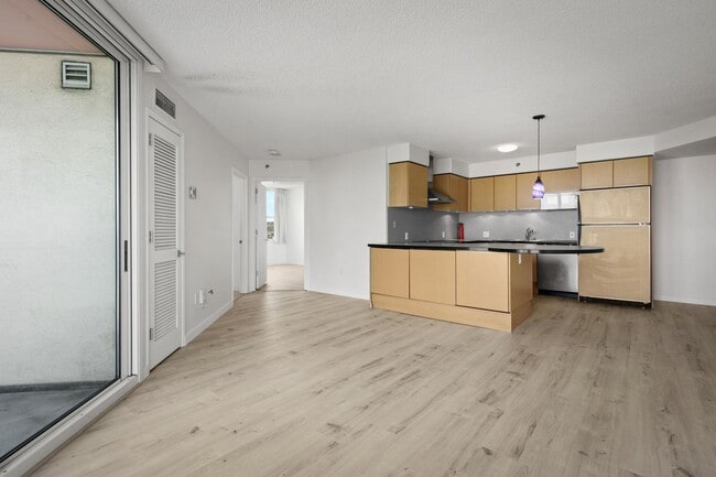 Photo - 801 S King St Apartment