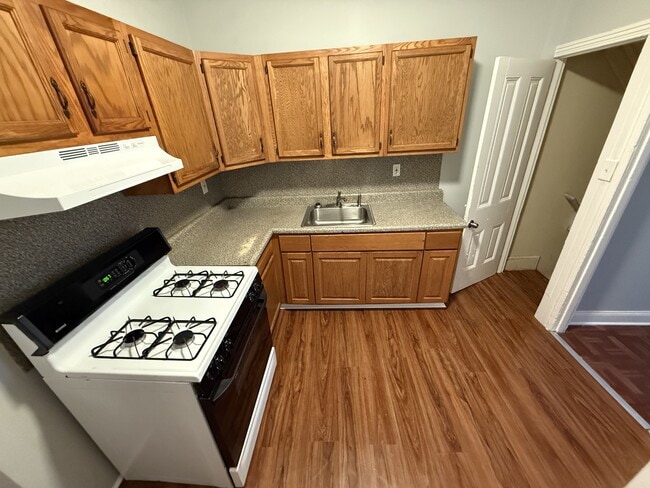 Building Photo - 1104 Baring St