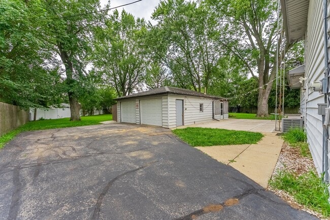 Building Photo - 22819 Davy Ct
