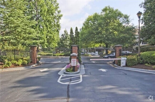 Building Photo - 1250 Parkwood Cir SE