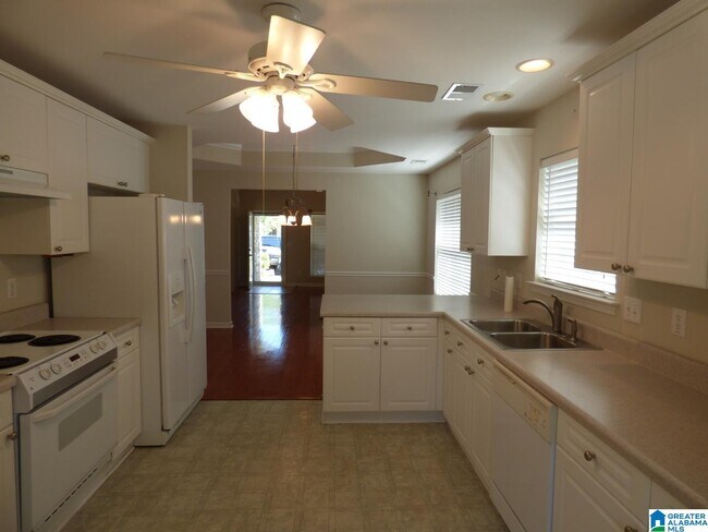 Foto del edificio - 380 Forest Lakes Dr