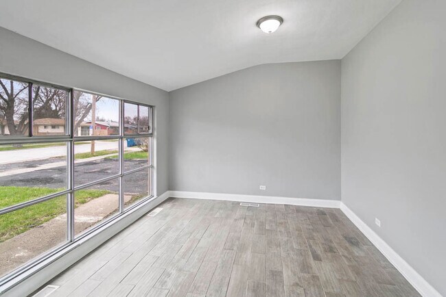 Foto del edificio - 1531 Freeland Ave