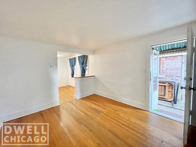 Building Photo - 1809 W Wabansia Ave