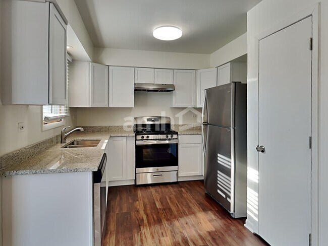 Building Photo - 2512 Labrecque Dr