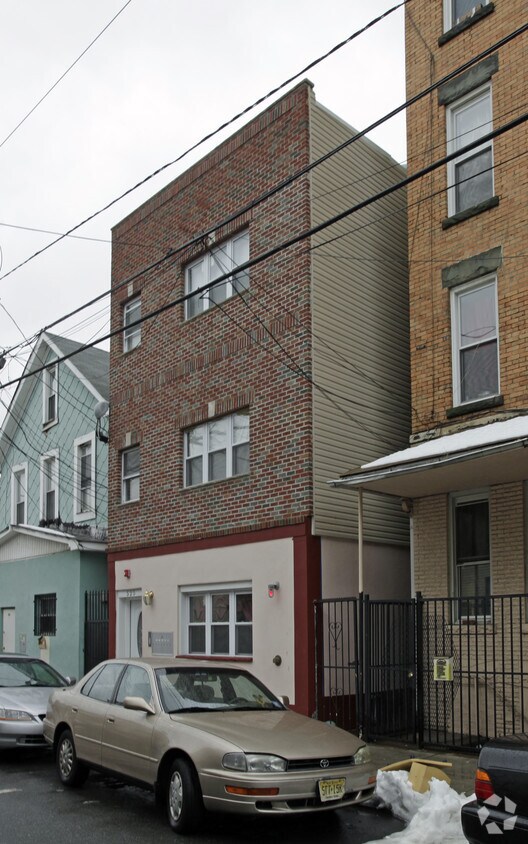 Primary Photo - 525 27th St