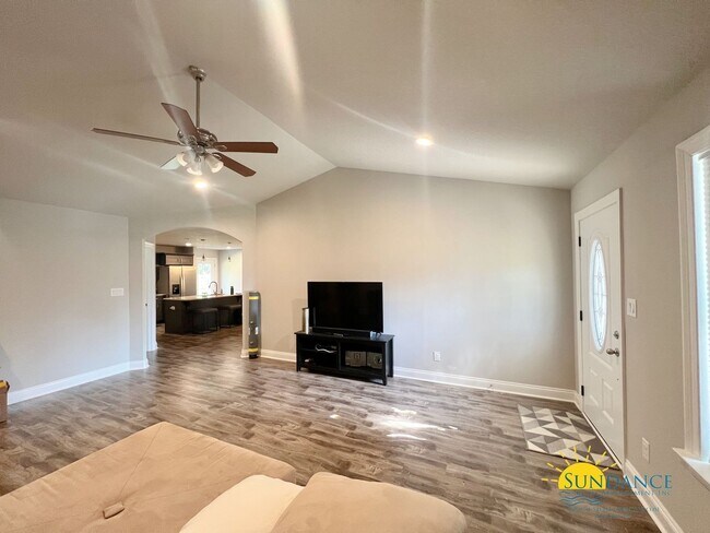 Foto del edificio - Beautiful like new Navarre home, call today!