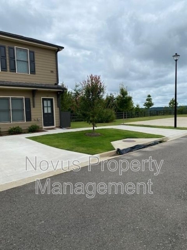 Building Photo - 185 Highlands Hl Dr