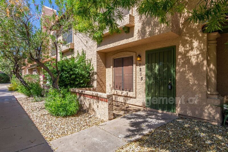 Primary Photo - 4901 E Kelton Lane
