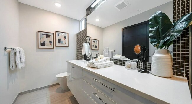 Foto del edificio - 6737 15th Ave NW