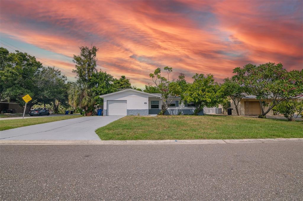 Foto principal - 2197 63rd Ave S