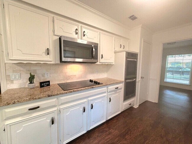 Building Photo - 3433 Lynbrook Dr