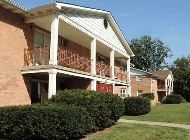 Building Photo - 817 E Turner St