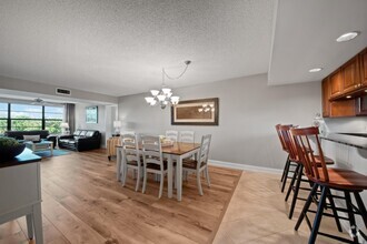 Building Photo - 6121 Balboa Cir