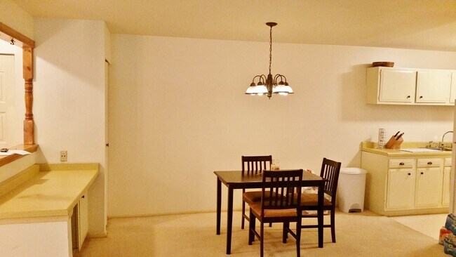 Building Photo - 206 Williamsburg Dr