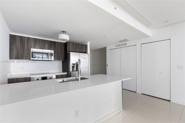 Foto del edificio - 488 NE 18th St