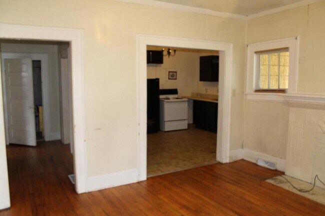 Building Photo - 208 E Ray Avenue Unit A