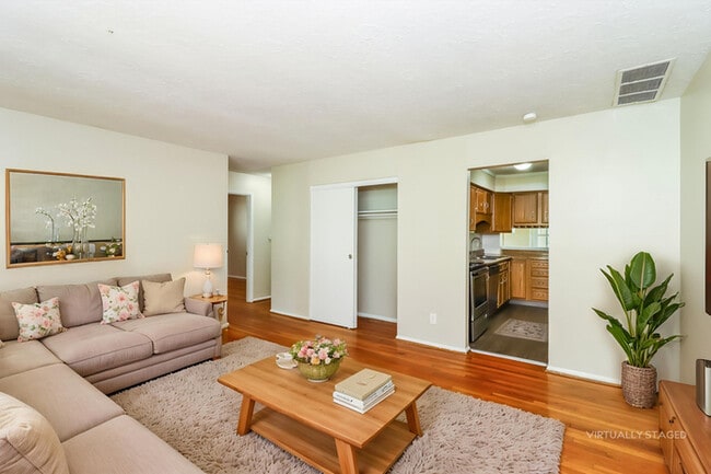 Building Photo - 5500 Ehrling Rd