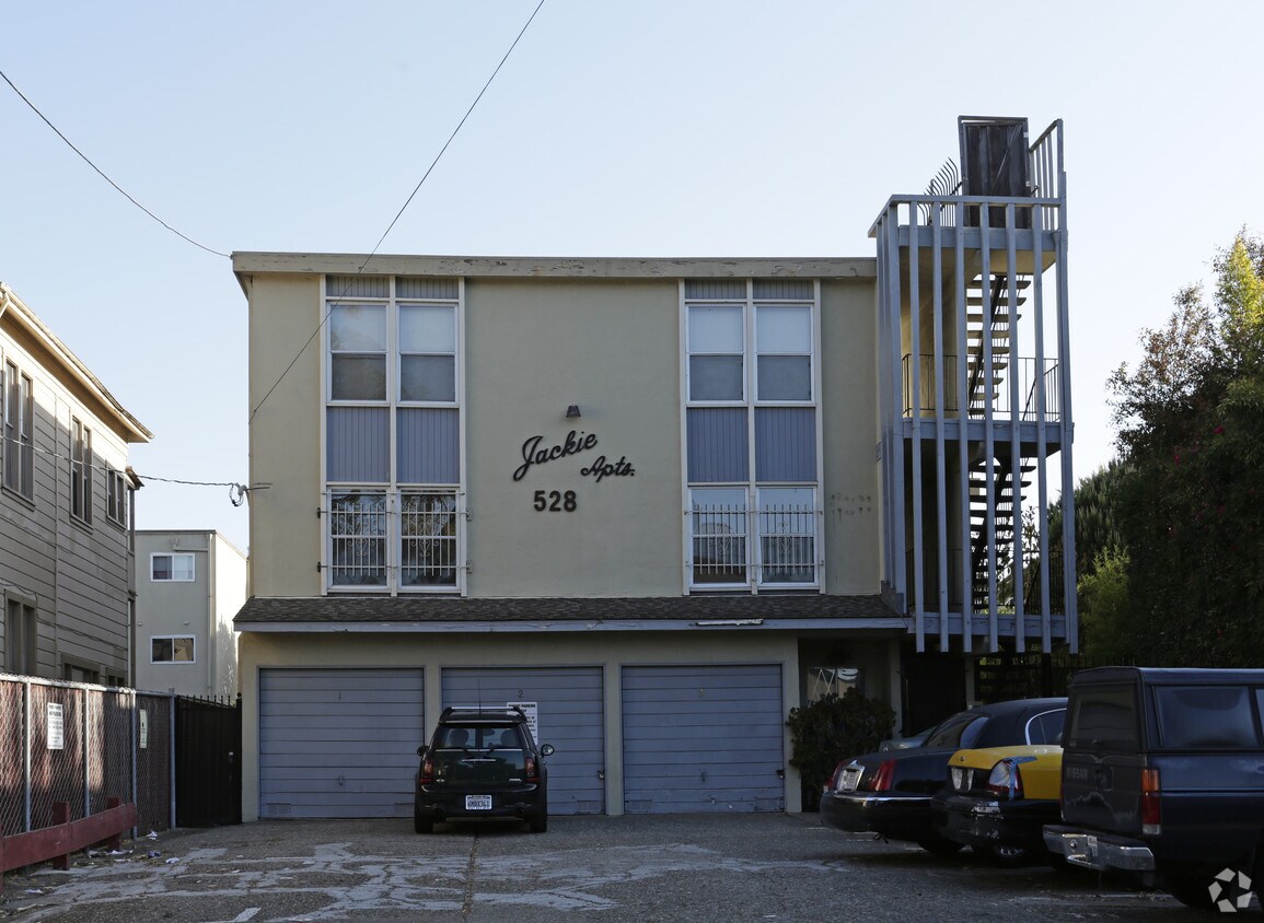 Foto del edificio - Jackie Apartments