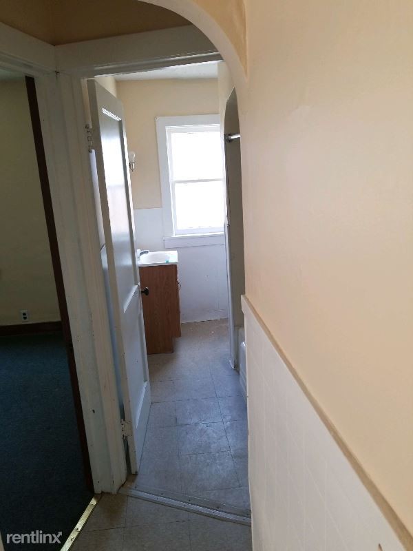Building Photo - 122 Austin St