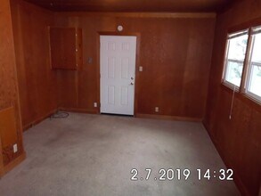 Building Photo - 914 Lakeview Ave