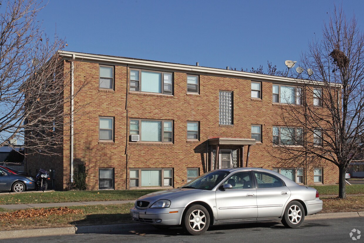 Building Photo - 97 Orme Great Building in W St Paul!!
