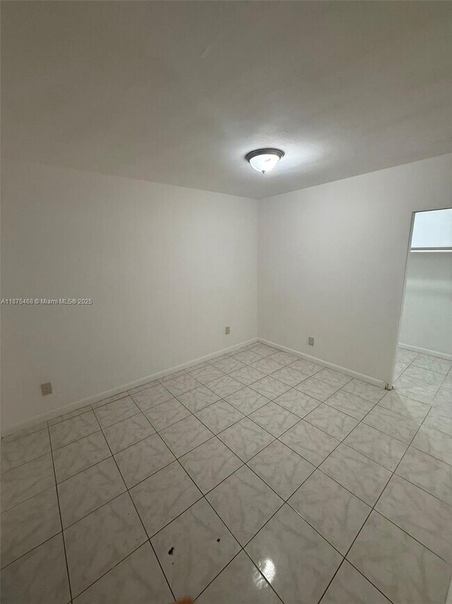 Foto del edificio - 315 NW 32nd St