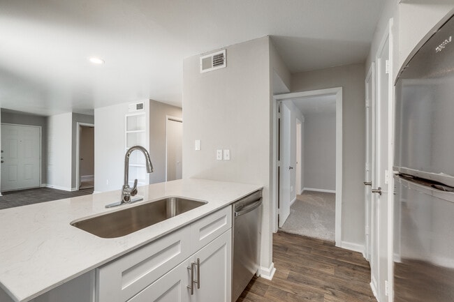 Building Photo - Infinity on the Mark