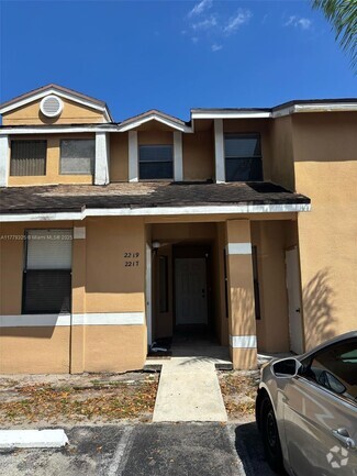 Building Photo - 2217 SW 80th Terrace