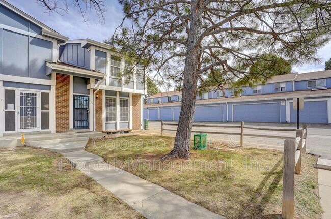 Building Photo - 145 Paris Cir