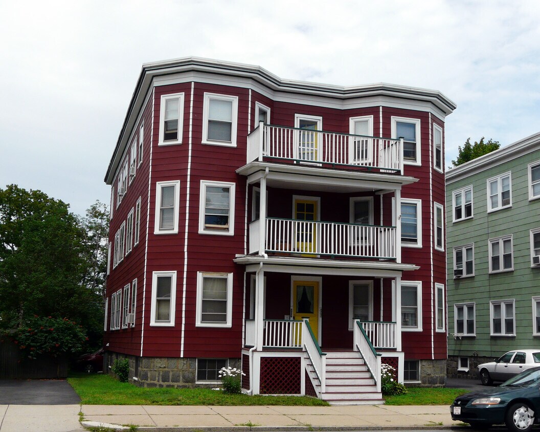 125127 Belgrade Ave, Roslindale, MA 02131 Apartments in Roslindale