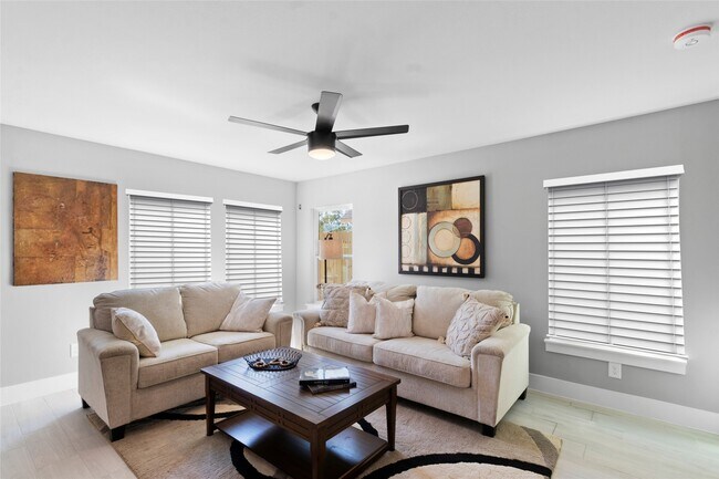 Foto del edificio - 9946 Lanewell St