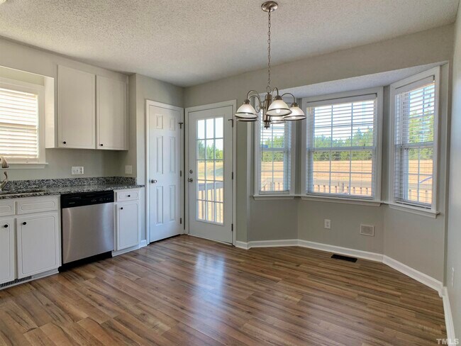 Building Photo - 106 McKenzie Cir