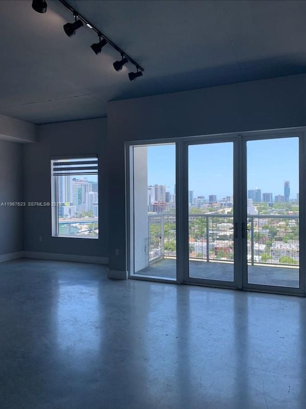 Foto del edificio - 10 SW South River Dr