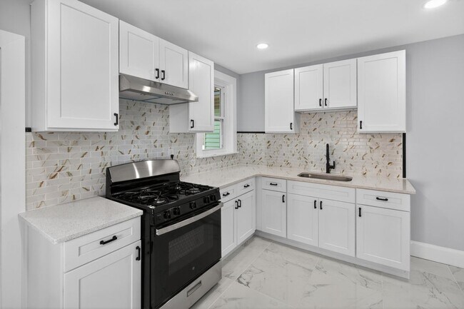 Building Photo - 344 Gardner Ave
