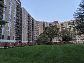 Building Photo - 6800 Fleetwood Rd