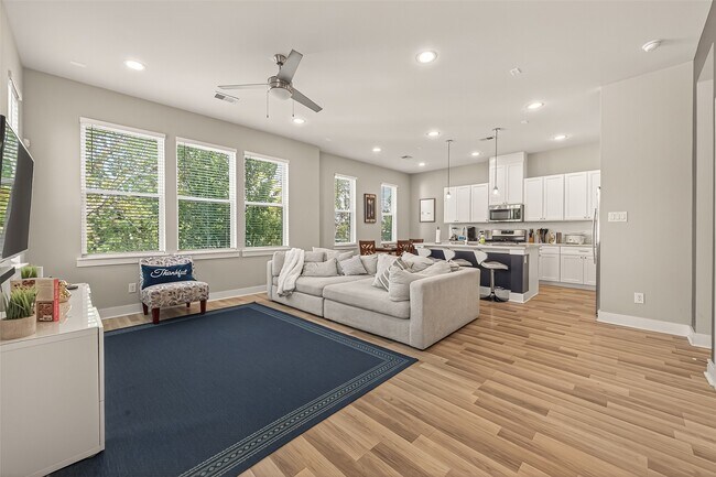 Building Photo - 6744 Del Rio St